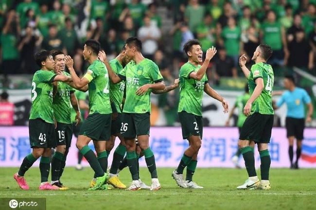 其中，两部主旋律影片：张艺谋、张末联合执导的《狙击手》将于10月上映，献礼建党百年的《革命者》将于7月1日上映
